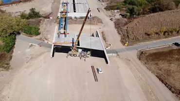 Autostrada A10 Sebeș-Turda s-a blocat într-o GROAPĂ DE GUNOI. Dacă alții au dat de urși sau lilieci, aici, deșeurile 'postdecembriste' au ieșit la suprafață (VIDEO)