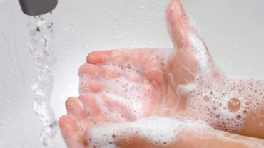 Un român dă sub 5 lei pe lună pentru săpun. Doar bulgarii stau mai rău ca noi