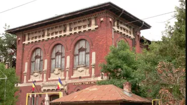 Panică în Bucureşti: Zeci de persoane evacuate în urma unui incendiu de proporţii la Academia Tehnică Militară