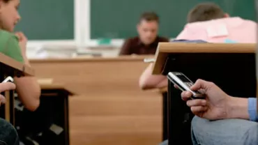 Ministrul Andronescu, decizie de ULTIM MOMENT: Ce se întâmplă cu elevii prinși cu telefoane mobile