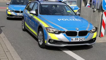 Un şofer ROMÂN a fost lovit de un autoturism în timp ce dădea declaraţii poliţiei despre un accident de maşină