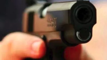 ANCHETĂ PENALĂ după ce o femeie a fost împușcată în cap, din greșeală, de un polițist: În ce stare este victima (VIDEO)