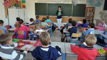Elevii din Capitală beneficiază, de luni, de gratuitate pe mijloacele de transport în comun (VIDEO)