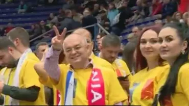 Emil Boc, răgușit după ce-a susținut româncele la Fed Cup: Am făcut și bătături, dar fetele astea admirabile ne-au adus leucoplast să ne bandajăm mâinile și bățul de la tobă. Mergem și-n Franța, suntem peste ei! (VIDEO)