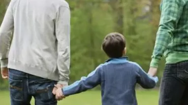 'Mama' și 'tata', înlocuiți cu 'părinte 1' și 'părinte 2' în formularele școlare din Franța