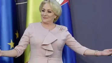 Dăncilă insistă cu rochia transparentă. Cum a apărut premierul la reuniunea Asociației Comunelor (FOTO)