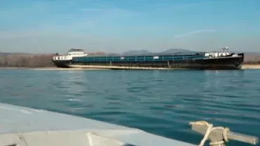 Misterul unei NAVE româneşti de pe Dunăre: De ce are un singur marinar la bord