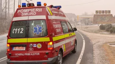 TRAGEDIE la Zalău: O fetiță a murit după ce a căzut dintr-un microbuz aflat în mers 