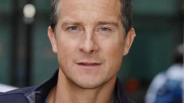 Celebrul Bear Grylls, căutat de autoritățile bulgare după ce a mâncat o broască protejată de lege