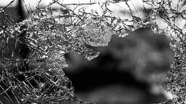 GRAV accident rutier în Hunedoara! Un camion s-a răsturnat într-o râpă. Bilanțul VICTIMELOR