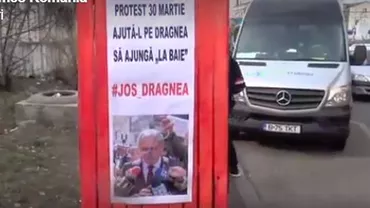 'Ajută-l pe Dragnea să ajungă la baie' - Protestatarii au dus la Camera Deputaților un WC mobil (FOTO, VIDEO)