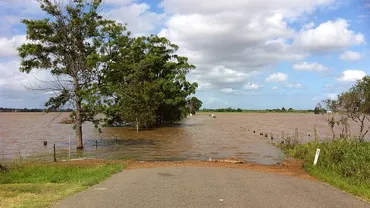 Inundații DEVASTATOARE în nord! Zeci de mii de oameni, evacuați (VIDEO)