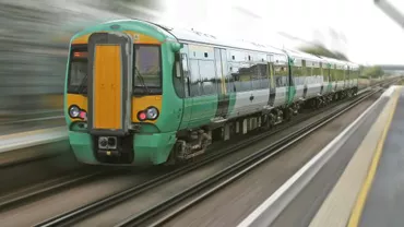 TRAGEDIE la Sinaia: Copil de aproape trei ani, LOVIT MORTAL de o locomotivă