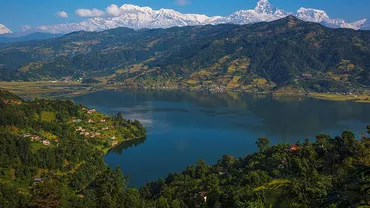 Un român a murit în Nepal în urma unui accident cu planorul