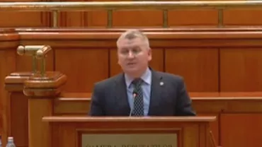 Roman (PNL), către Guvernul PSD-ALDE: `Aţi furat banii copiilor, ați tăiat pensiile. Unde-s banii, hoţilor? În comisioane și în spăgi pe care le daţi prin cimitire sau prin tablouri`