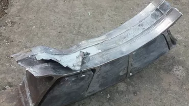 Halucinant: Un obiect CĂZUT de la un avion ÎN ZBOR s-a PRĂBUȘIT peste un balcon din Brăila (FOTO)