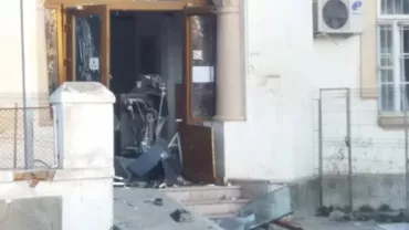 Doi hoți au ARUNCAT ÎN AER un bancomat cu o butelie, în Brăila. Au eșuat lamentabil