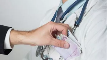 SITUAȚIE DE CRIZĂ ÎN SĂNĂTATE. Medicii unui spital, REȚINUȚI DE DNA PENTRU MITĂ, vin REZIDENȚII de la Iași să le țină locul