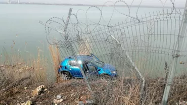 Un șofer în vârstă de 72 de ani a PLONJAT cu mașina în APĂ
