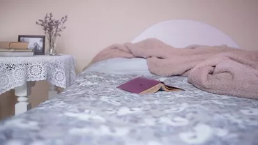 Feng shui 2019 pentru bani. Cum să-ți aranjezi dormitorul ca să atragi norocul și banii