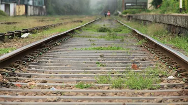 Un copil s-a electrocutat după ce s-a urcat pe un vagon de tren pentru a face SELFIE. Băiatul este în STARE GRAVĂ