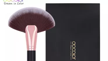 Pensule de machiaj calitative pentru un make-up impecabil, de la Pandera