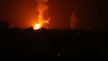 Bombardamente israeliene MASIVE asupra Fâşiei Gaza ca RĂSPUNS la atacurile cu rachete de joi seară