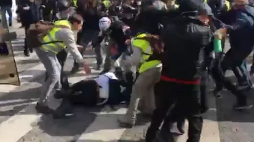 UPDATE // Parisul, DEVASTAT de 1.500 de Veste Galbene 'ultra-violente'. Jandarmeria a RĂSPUNS pe măsură (FOTO, VIDEO)