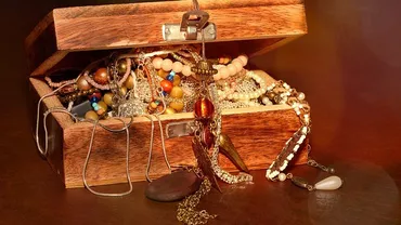 ALERTĂ în Zalău! Jaf armat la o bijuterie. Hoţii au furat mai multe obiecte din aur