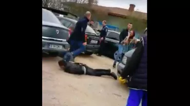 Lupte cu topoare şi cuţite între clanuri în apropierea casei ministrului Bădălău: O persoană A MURIT (VIDEO)