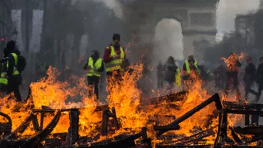 Franța se pregătește de RĂZBOI: Măsuri FĂRĂ PRECEDENT pentru protestul 'VESTELOR GALBENE' de sâmbătă