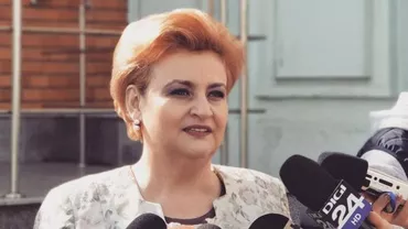 Grațiela Gavrilescu, GAFĂ MONUMENTALĂ: Ministrul Mediului a stat mai bine de un sfert de oră cu motorul mașinii PORNIT, vorbind despre POLUARE (VIDEO)