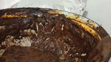 ALERTĂ ALIMENTARĂ! Imagini TERIFIANTE din bucătăria firmei care a servit masa la o DELEGAȚIE ALIMENTARĂ și o mai livrează și la copii şi bolnavi de cancer (FOTO)