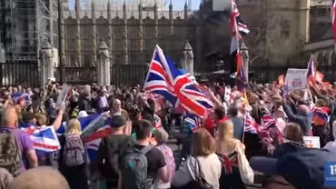 Mii de britanici pro-Brexit au ieșit în stradă, după ce Parlamentul a respins, a treia oară, acordul privind ieșirea țării lor din UE (VIDEO)