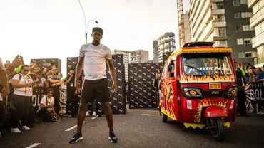 Mai iute ca motorul: USAIN BOLT a câştigat o cursă împotriva unui MOTOTAXI!
