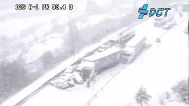 NINGE PUTERNIC în Spania, iar șoferii au fost luați prin surprindere: ACCIDENT în lanț cu 50 de mașini implicate a blocat o autostradă (FOTO & VIDEO)