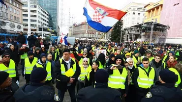 Vârsta de pensionare este schimbată oficial: Revoltă fără precedent, toţi pensionarii sunt în stradă... Proteste masive care pot dărâma Guvernul