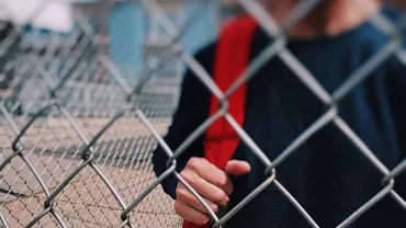 Bullying-ul, interzis prin legea educației. Evaluare psihologică pentru victime, dar și pentru agresori. Ce NU mai au voie elevii să facă