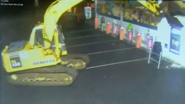 BANCOMAT FURAT CU EXCAVATORUL -Jaf ca'n filme într-o benzinărie. Autoritățile sunt în alertă (VIDEO)
