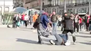 BĂTAIE în toată regula între mai mulți romi, în centrul Madridului. Intervenția în forță a polițiștilor spanioli (VIDEO)