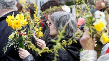 Catolicii sărbătoresc Floriile: Președintele Klaus Iohannis a mers la slujbă, la Sibiu (VIDEO)