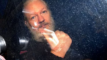 Tatăl lui Julian Assange 'șocat' de cum arată fiul său. RELATĂRILE despre cum TRĂIA în ambasada Ecuadorului