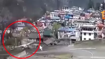 Accident aviatic în Himalaya: IMAGINI ȘOCANTE din momentul impactului dintre avion și elicopter (VIDEO)