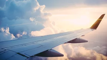 Pasagerii unui zbor Easyjet, blocați pe aeroport timp de cinci ore. Compania aeriană a recunoscut că avionul a decolat fără ei