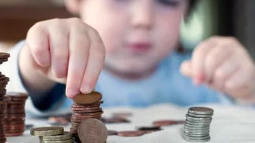 Educație financiară copii. 5 lecții esențiale despre bani pe care trebuie să le dai copiilor tăi