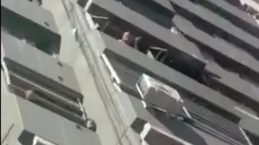 ȘOCANT! O femeie și-a aruncat câinele de la etajul cinci (FOTO și VIDEO)