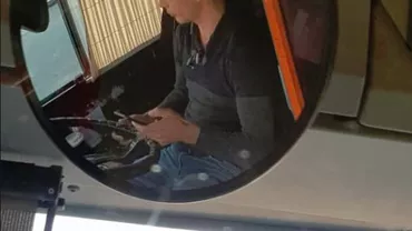 Şofer STB filmat în timp ce conducea troleibuzul prin Capitală şi făcea plăţi online de pe telefon (VIDEO)