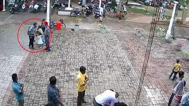 Momentul în care TERORISTUL sinucigaş din Sri Lanka a mângâiat un COPIL pe cap în drum spre biserica pe care a aruncat-o in aer (VIDEO)