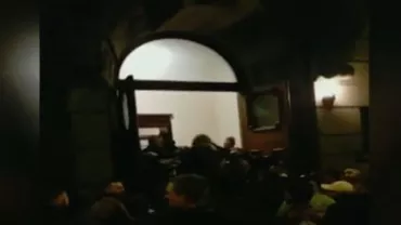 Bătaie generală chiar în seara de Înviere: Mai mulţi români din Birmingham s-au încăierat cu paznicii unei biserici (VIDEO)