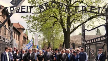 Viorica Dăncilă, după participarea la Marșul Internațional al Vieții, de la Auschwitz: Un angajament ferm privind combaterea antisemitismului este cel mai potrivit omagiu pentru victimele urii (FOTO)